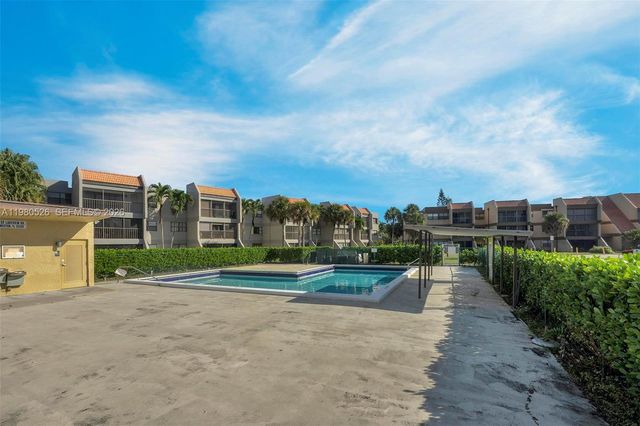 230 Lakeview Dr 206, Weston, FL 33326