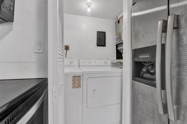 230 Lakeview Dr 206, Weston, FL 33326