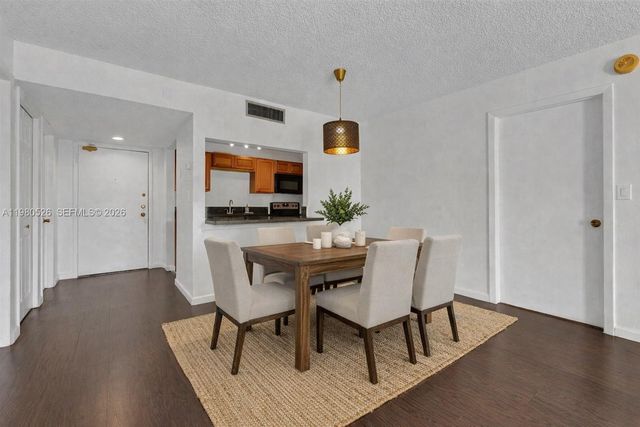 230 Lakeview Dr 206, Weston, FL 33326