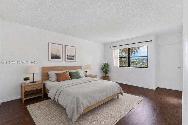 230 Lakeview Dr 206, Weston, FL 33326