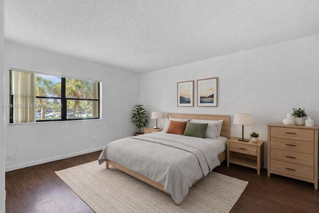 230 Lakeview Dr 206, Weston, FL 33326