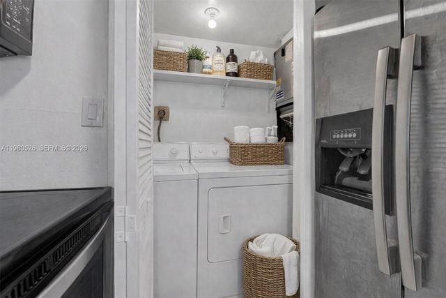 230 Lakeview Dr 206, Weston, FL 33326