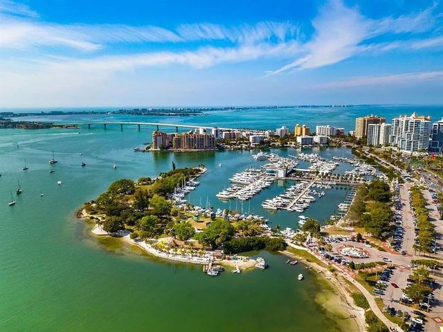 643 CALLE DE PERU, Sarasota, FL 34242