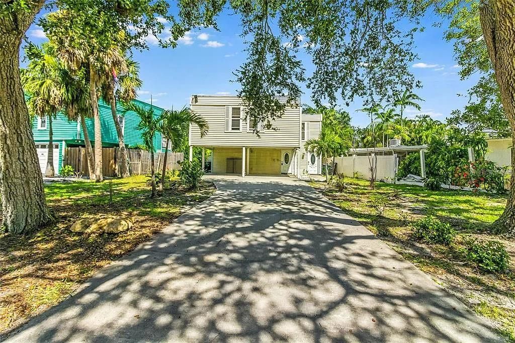 643 CALLE DE PERU, Sarasota, FL 34242