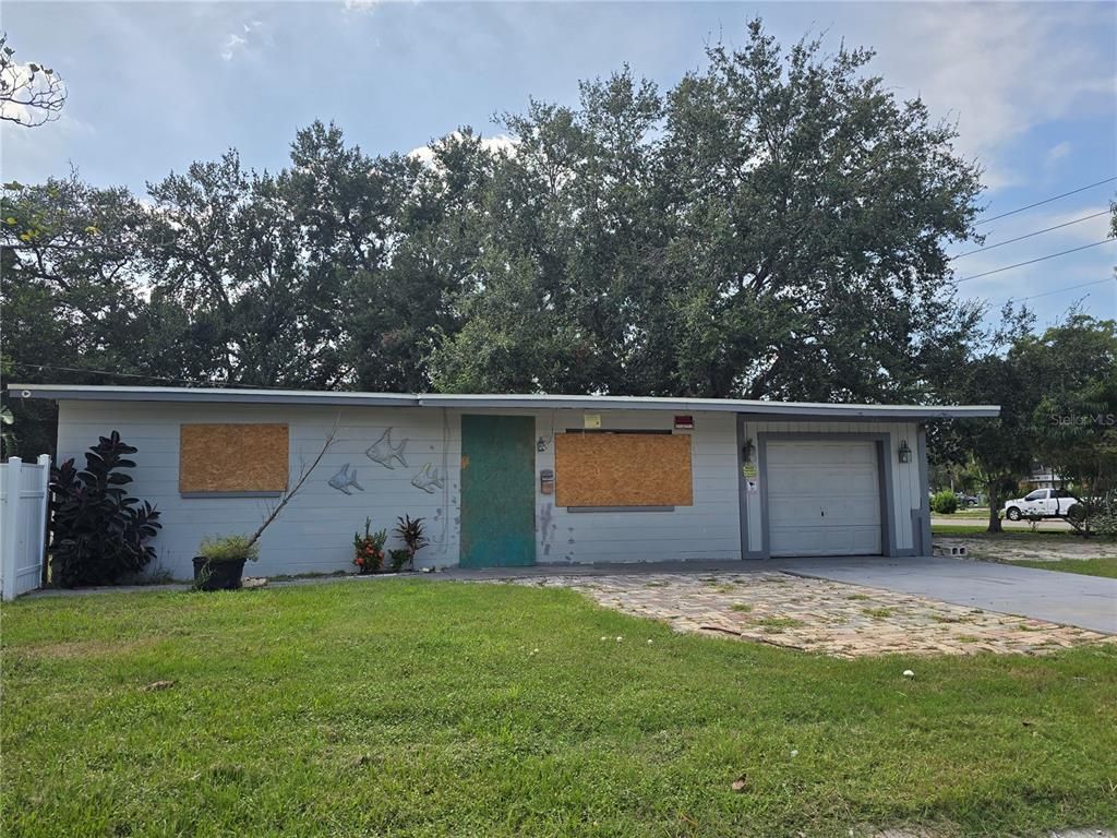 218 SE JEFFERSON CIRCLE N, St Petersburg, FL 33703