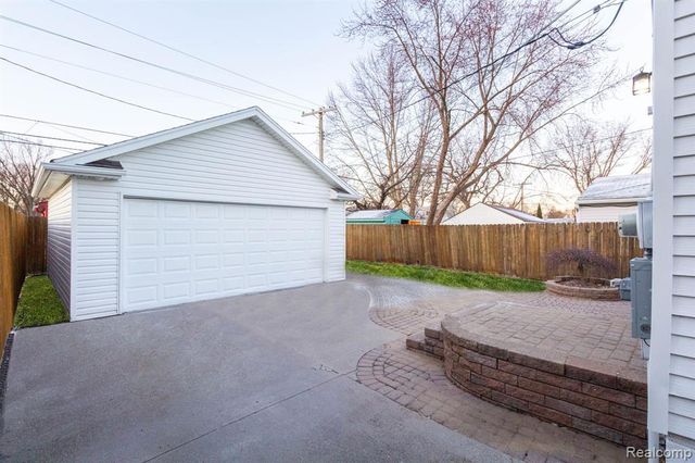 17322 Martin Road, Roseville, MI 48066