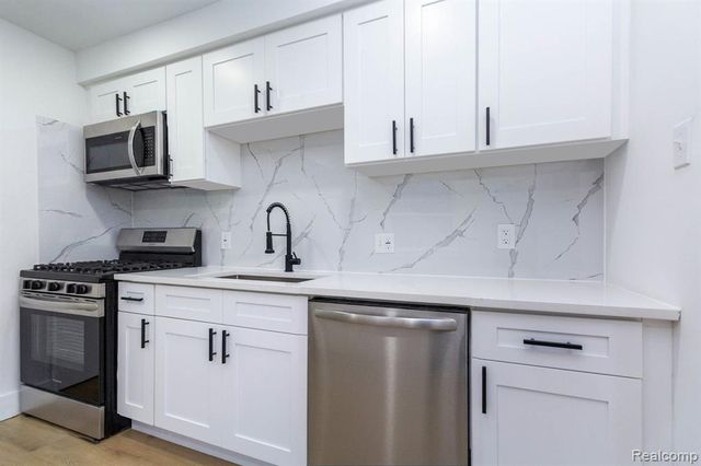 17322 Martin Road, Roseville, MI 48066