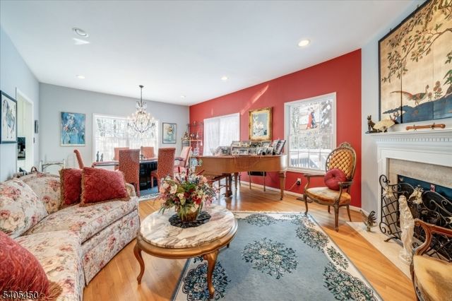 15 Paradise Pl, Roseland Boro, NJ 07068