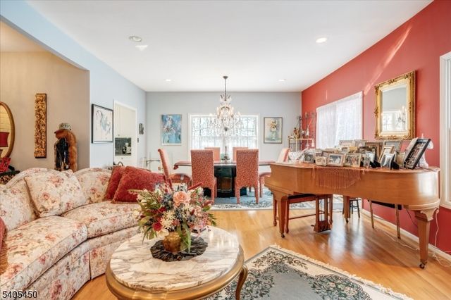 15 Paradise Pl, Roseland Boro, NJ 07068