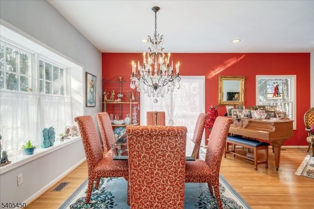 15 Paradise Pl, Roseland Boro, NJ 07068