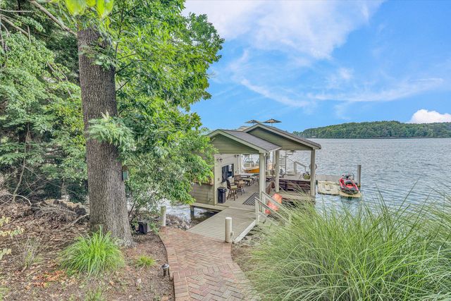 150 Providence LN, Union Hall, VA 24176