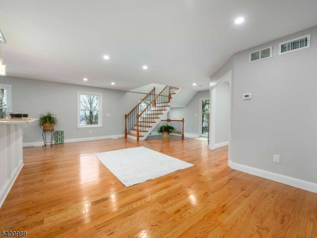 11 Maine St, Jefferson Twp., NJ 07849