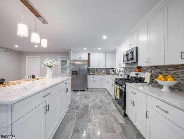 11 Maine St, Jefferson Twp., NJ 07849