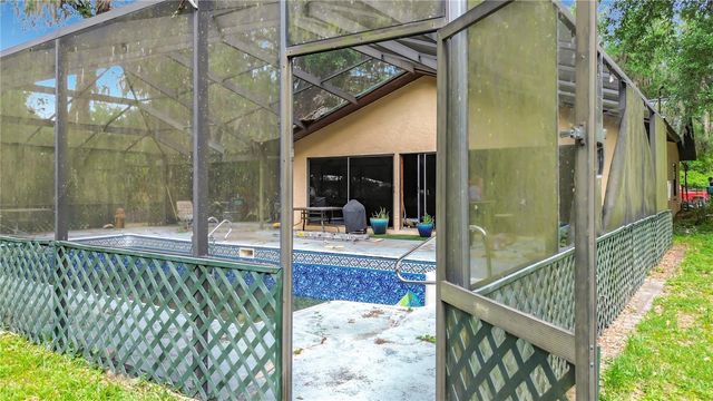 2548 CR 422, Lake Panasoffkee, FL 33538