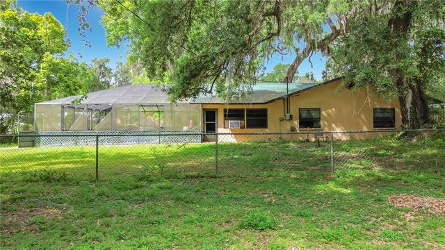 2548 CR 422, Lake Panasoffkee, FL 33538