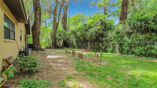 2548 CR 422, Lake Panasoffkee, FL 33538