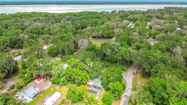 2548 CR 422, Lake Panasoffkee, FL 33538