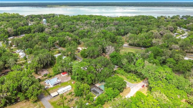 2548 CR 422, Lake Panasoffkee, FL 33538