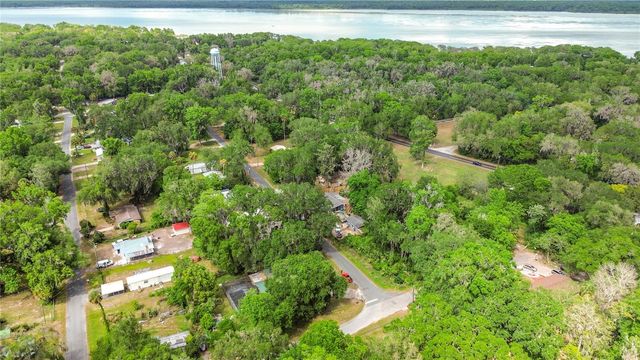 2548 CR 422, Lake Panasoffkee, FL 33538