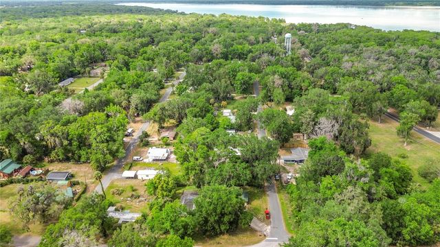 2548 CR 422, Lake Panasoffkee, FL 33538