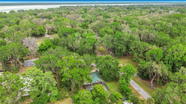 2548 CR 422, Lake Panasoffkee, FL 33538