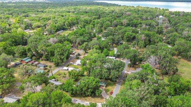 2548 CR 422, Lake Panasoffkee, FL 33538