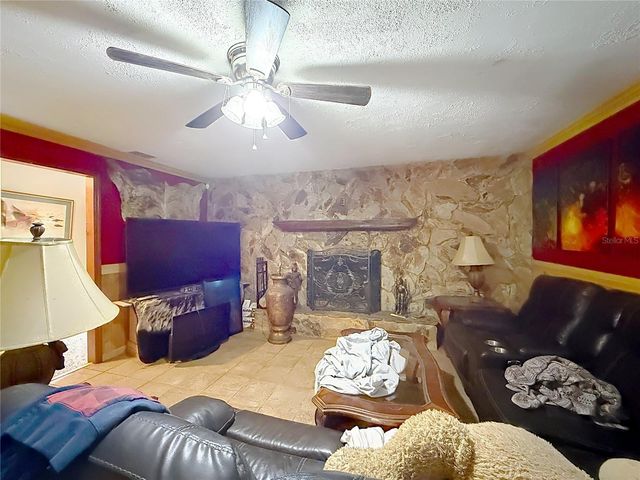 2548 CR 422, Lake Panasoffkee, FL 33538