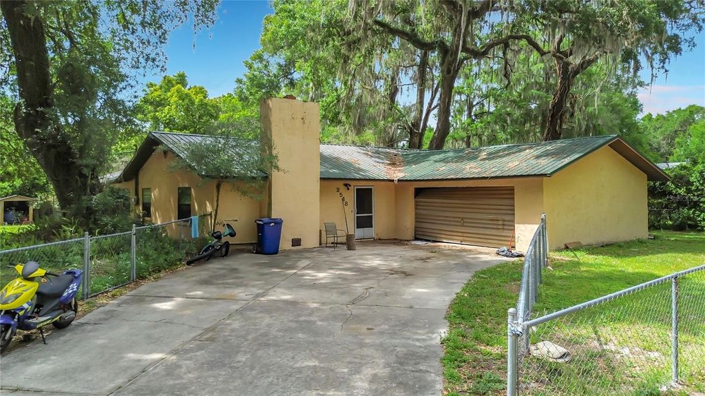 2548 CR 422, Lake Panasoffkee, FL 33538