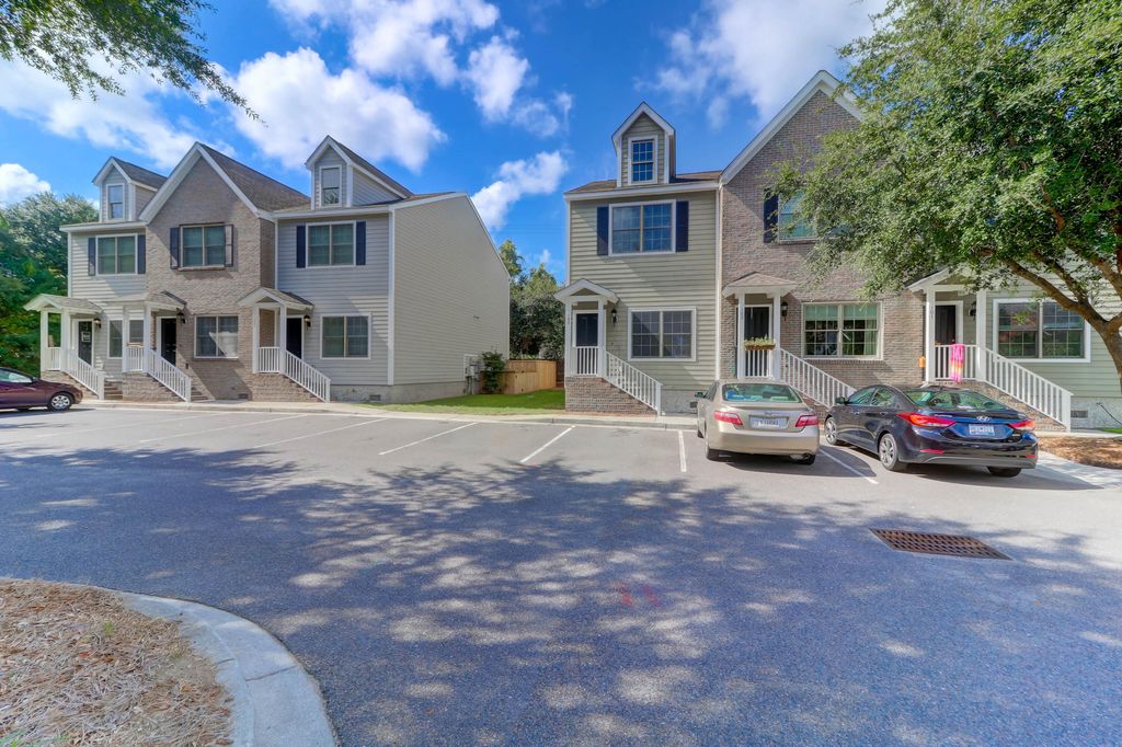 979 Bay Tree Circle 203, Mount Pleasant, SC 29464