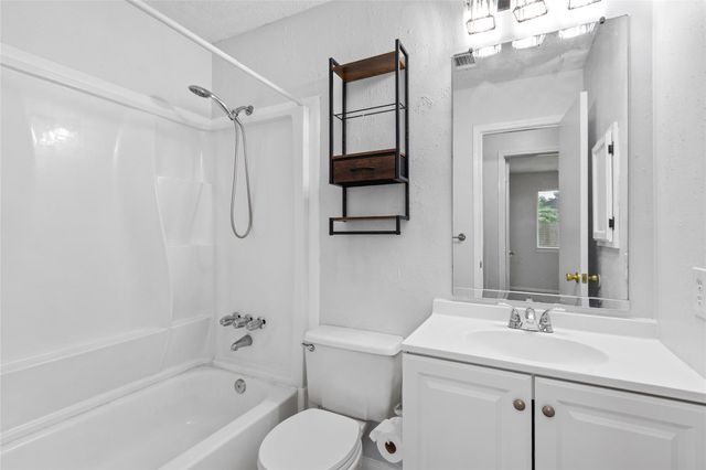 3105 Wood Fox Drive, Alvin, TX 77511