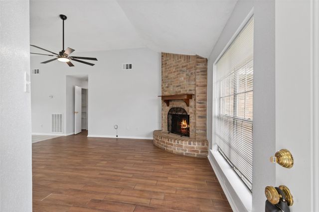 3105 Wood Fox Drive, Alvin, TX 77511