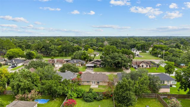 3105 Wood Fox Drive, Alvin, TX 77511