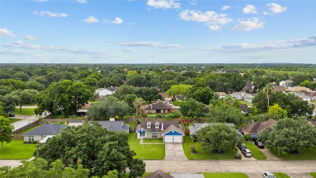 3105 Wood Fox Drive, Alvin, TX 77511