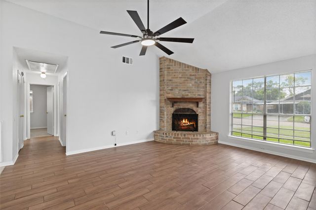 3105 Wood Fox Drive, Alvin, TX 77511
