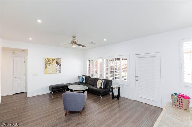 9896 Masked Duck Avenue, Las Vegas, NV 89117