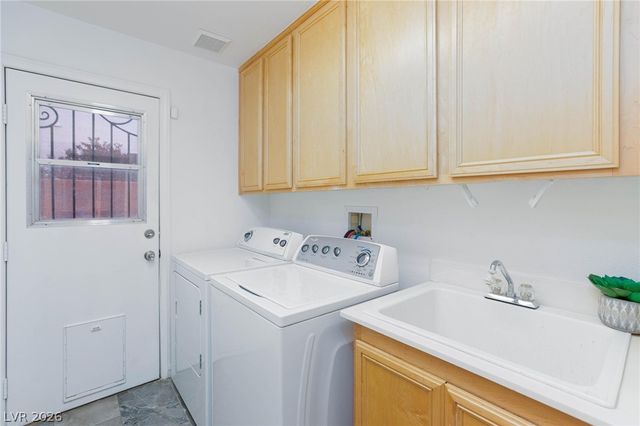 9896 Masked Duck Avenue, Las Vegas, NV 89117