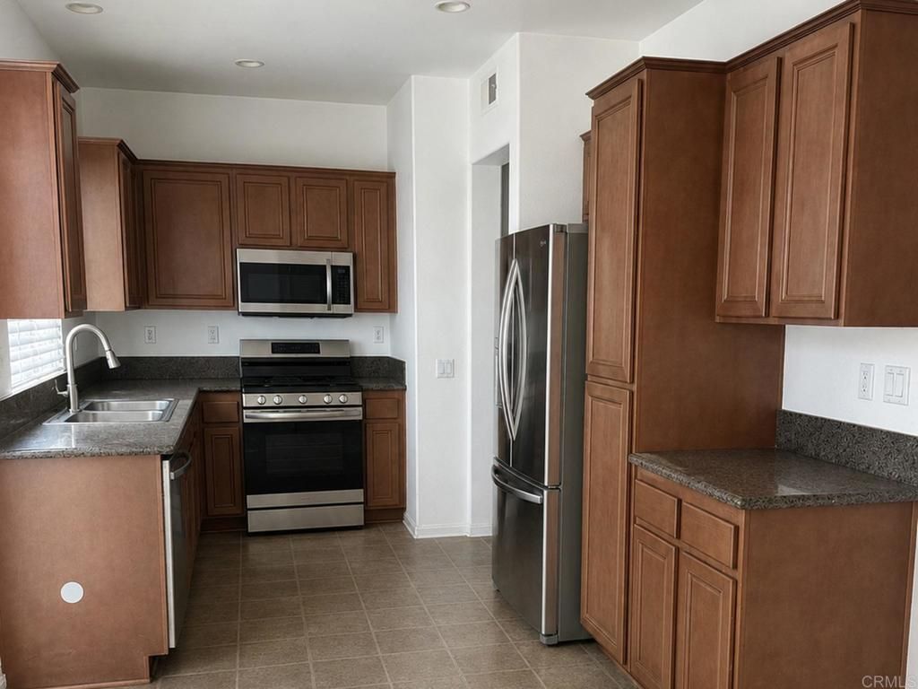 417 Swansea, Escondido, CA 92027 — photo 2