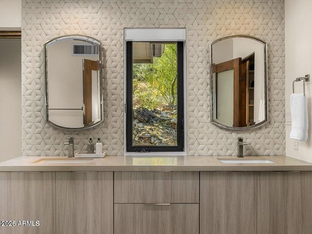 6331 E Hummingbird Lane, Paradise Valley, AZ 85253