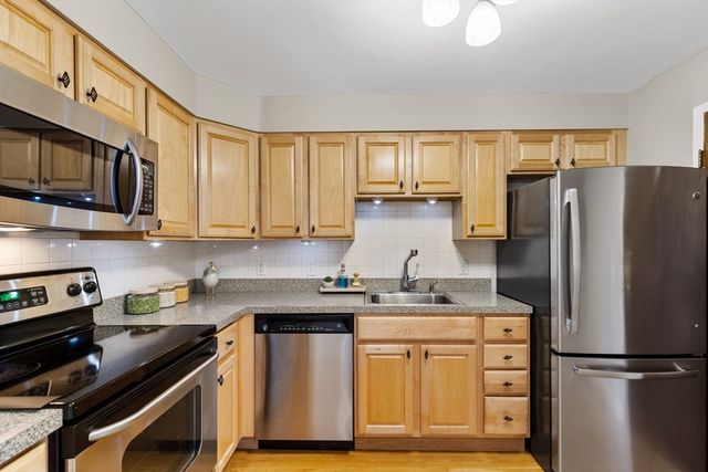 245 Lafayette St 3G, Salem, MA 01970