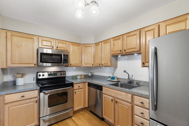 245 Lafayette St 3G, Salem, MA 01970