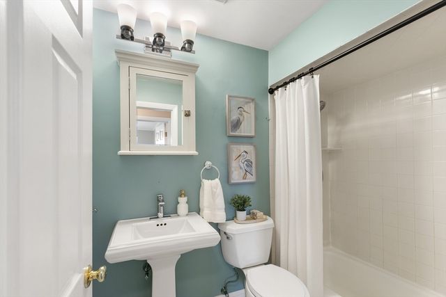 245 Lafayette St 3G, Salem, MA 01970