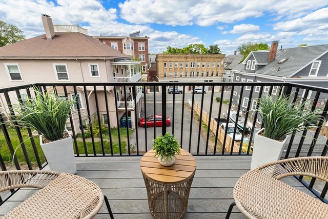 245 Lafayette St 3G, Salem, MA 01970