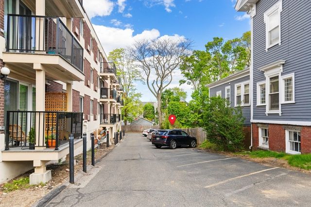 245 Lafayette St 3G, Salem, MA 01970