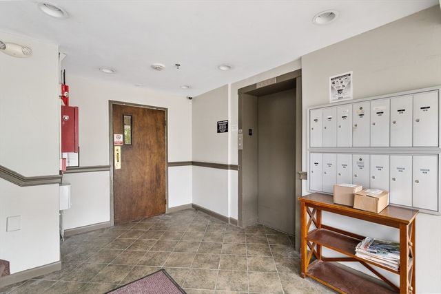 245 Lafayette St 3G, Salem, MA 01970