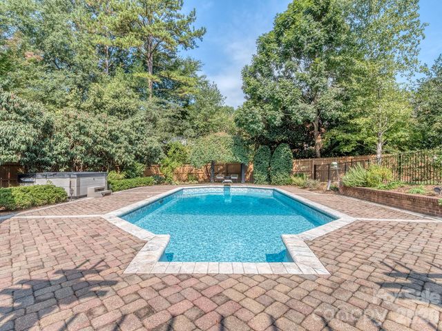 5307 Mirabell Road, Charlotte, NC 28226