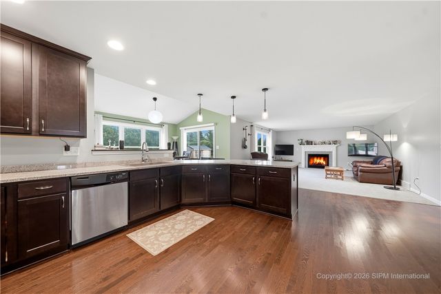 39 Chancellor Lane, West Seneca, NY 14224