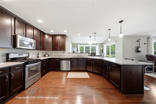 39 Chancellor Lane, West Seneca, NY 14224