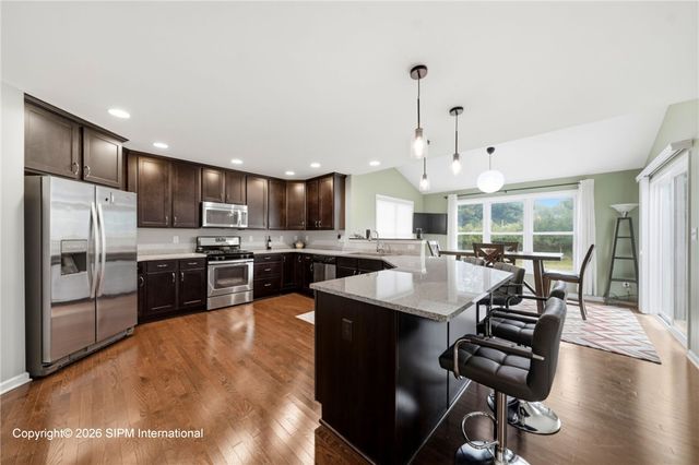 39 Chancellor Lane, West Seneca, NY 14224