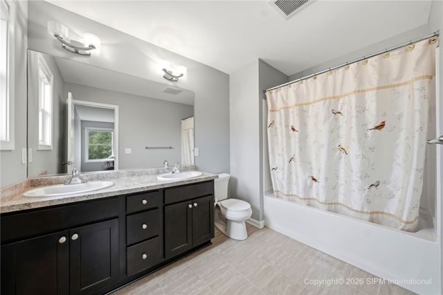 39 Chancellor Lane, West Seneca, NY 14224