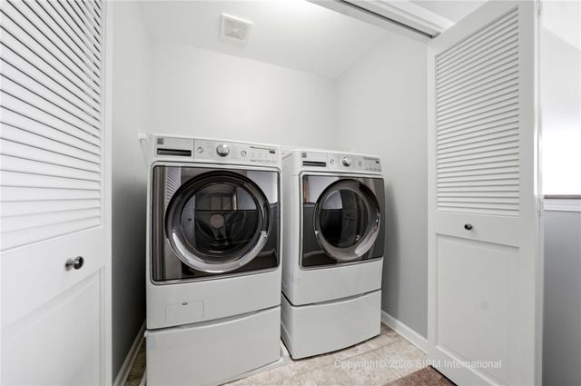 39 Chancellor Lane, West Seneca, NY 14224